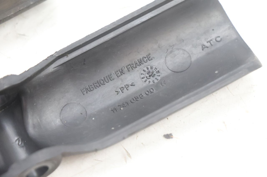 photo de CACHE FOURCHE PEUGEOT VIVACITY 100 (1999 - 2008) - Gros plan technique