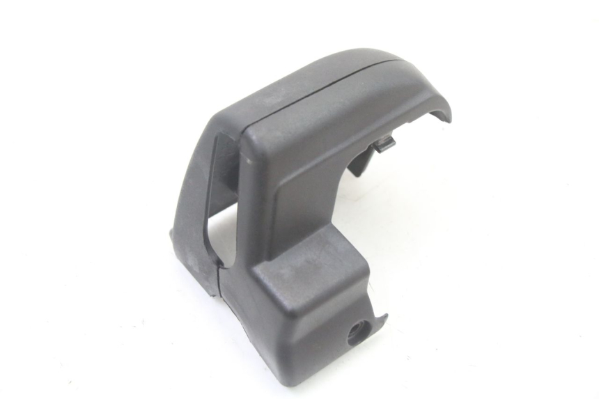 photo de CACHE MAITRE CYLINDRE APRILIA ATLANTIC 125 (2003 - 2009) - Gros plan technique