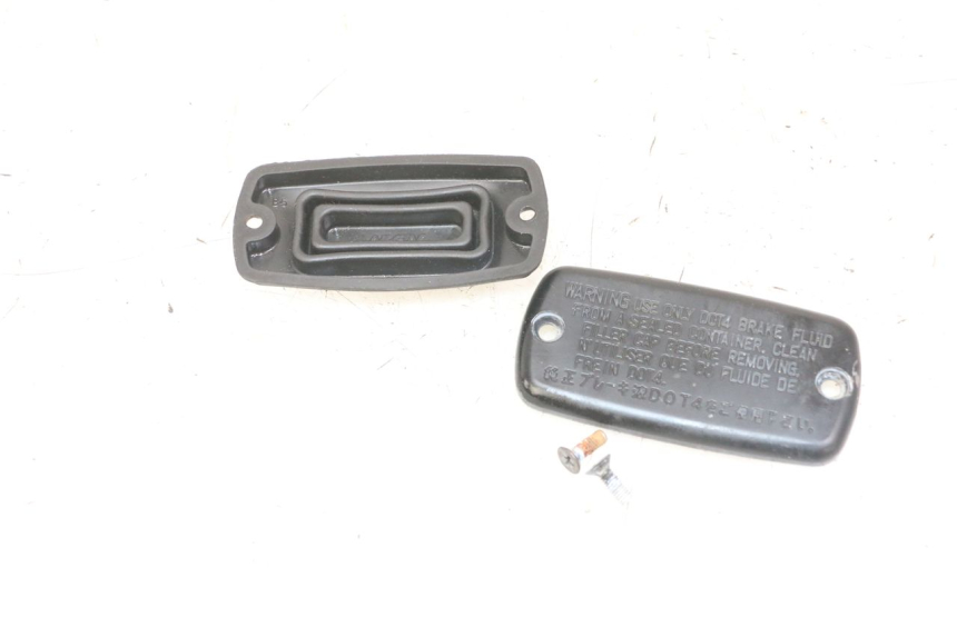 photo de CACHE MAITRE CYLINDRE HONDA CBF 500 (2004 - 2007) - Gros plan technique