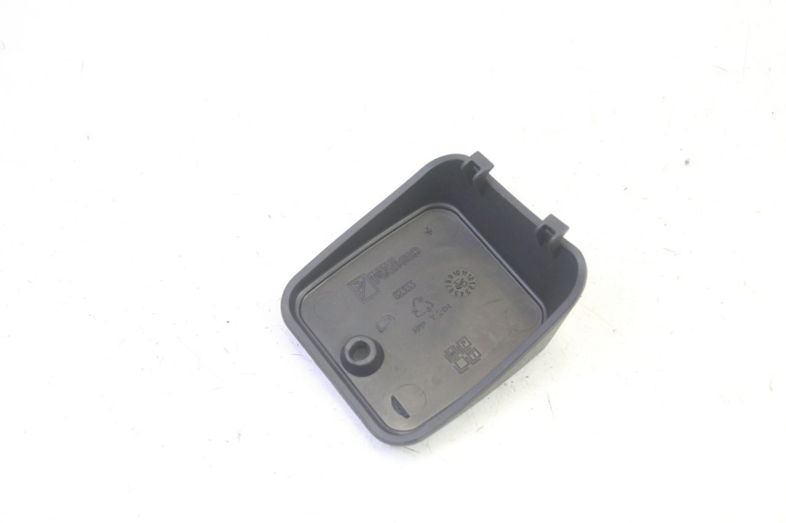 photo de CACHE MAITRE CYLINDRE PIAGGIO MP3 125 (2006 - 2014) - Autre angle de vue