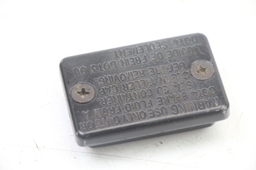 photo de CACHE MAITRE CYLINDRE PEUGEOT SPEEDFIGHT 3 LC 2T 50 (2009 - 2015) - Gros plan technique