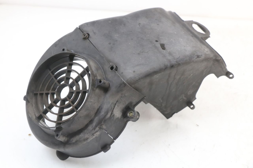 photo de CACHE MOTEUR LONGJIA EASY MAX 125 (2020 - 2024) - Points de fixation