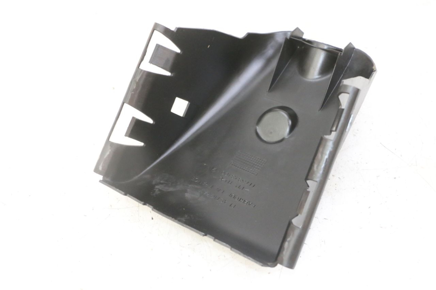 photo de CACHE MOTEUR PEUGEOT ELYSEO 125 (1999 - 2004) - Gros plan technique