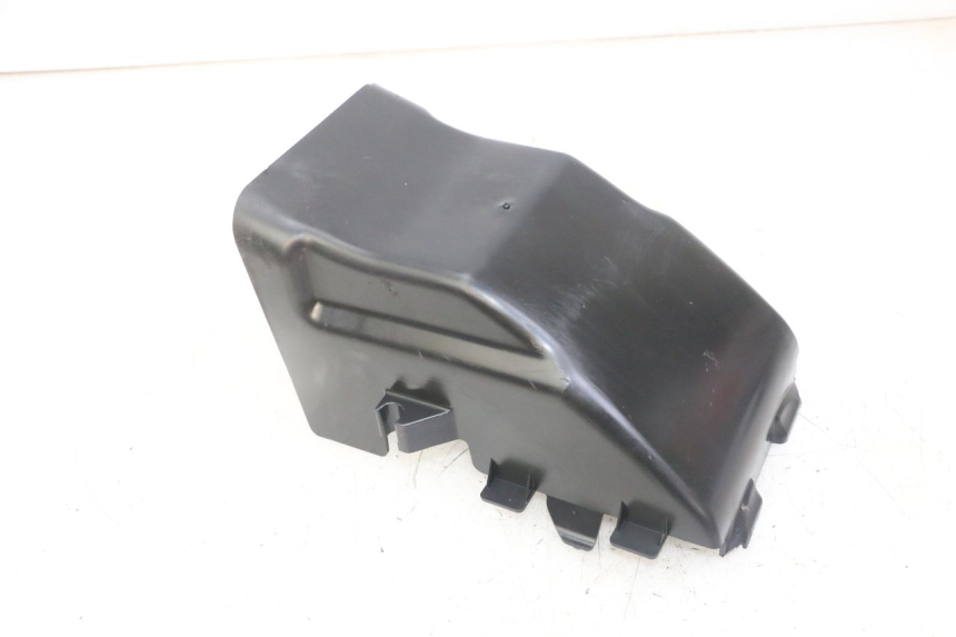 photo de CACHE MOTEUR PEUGEOT JET FORCE CARBU 50 (2003 - 2016) - Autre angle de vue