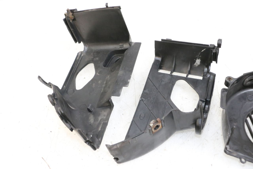 photo de CACHE MOTEUR PEUGEOT KISBEE 4T 50 (2010 - 2017) - Autre angle de vue