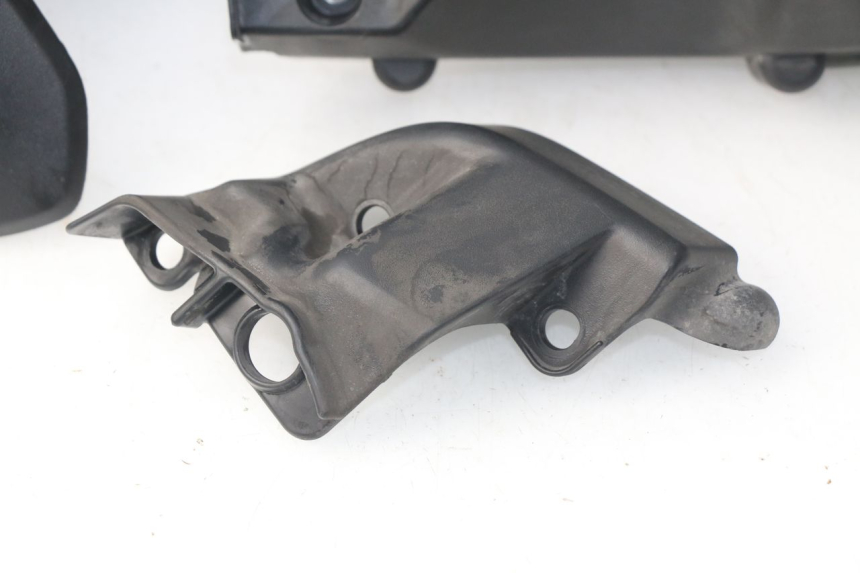 photo de CACHE MOTEUR HONDA NSS EX FORZA 250 (2005 - 2013) - Points de fixation