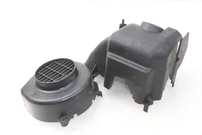 photo de CACHE MOTEUR PEUGEOT VIVACITY 100 (1999 - 2008) - Points de fixation