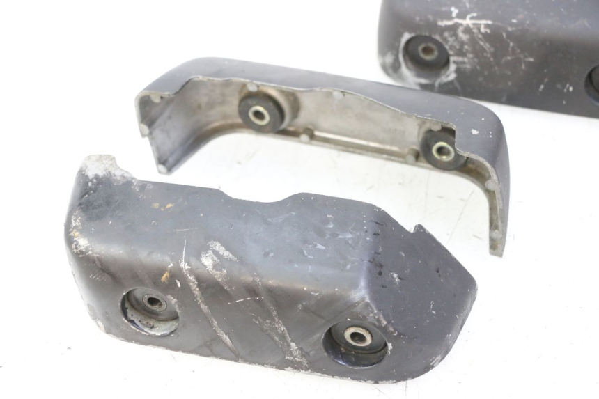 photo de CACHE MOTEUR YAMAHA XV VIRAGO 535 (1988 - 2004) - Points de fixation