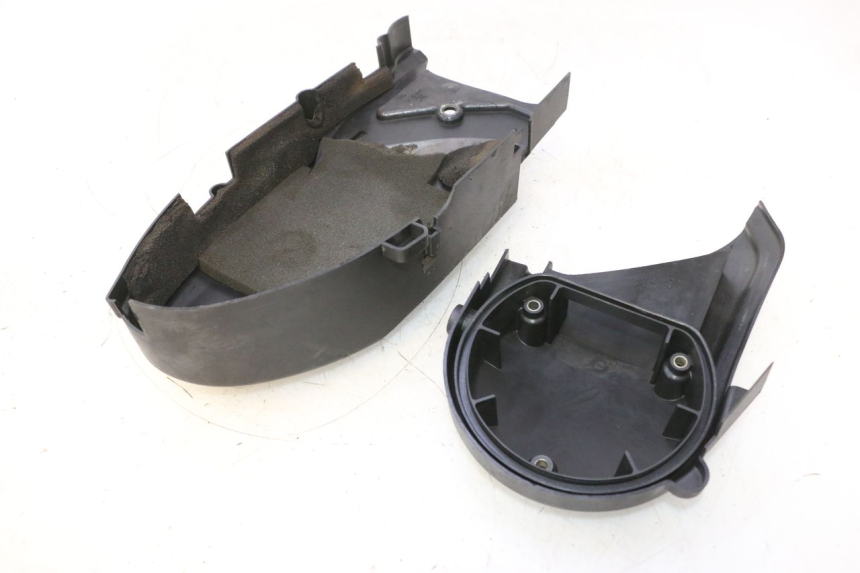photo de CACHE MOTEUR YAMAHA YP MAJESTY 125 (1998 - 2001) - Autre angle de vue