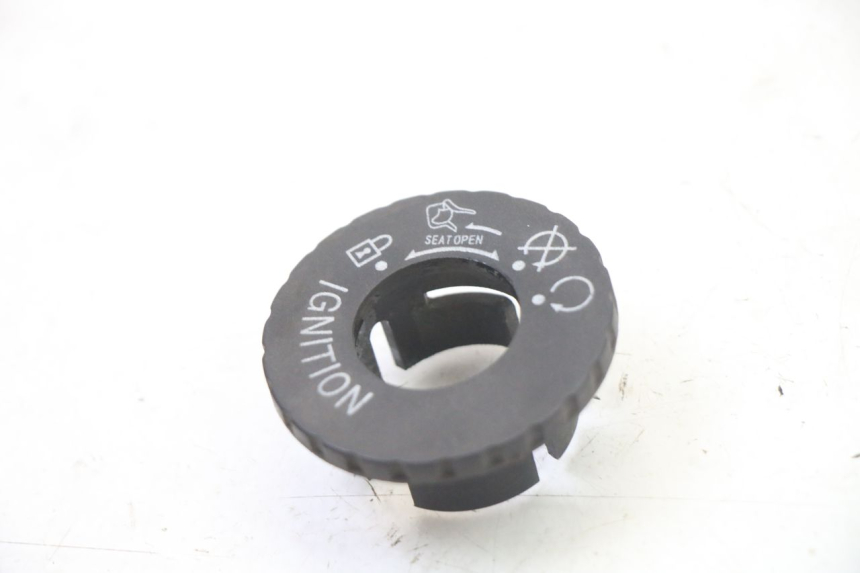 photo de CACHE NEIMAN SYM FIDDLE 3 III 125 (2014 - 2020) - Détail de la pièce