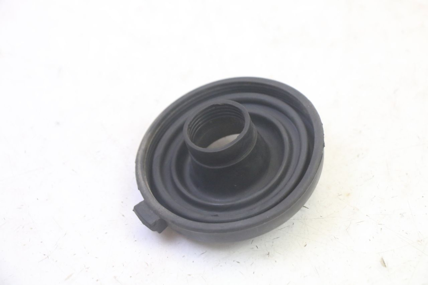 photo de CACHE POUSSIERE PHARE PIAGGIO FLY 4T 50 (2013 - 2017) - Zoom état d’usage