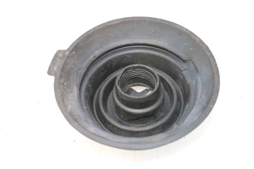 photo de CACHE POUSSIERE PHARE KAWASAKI GPX F ZX750F 750 (1986 - 1990) - Détail de la pièce
