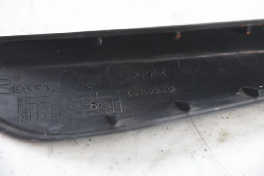 photo de CACHE RETROVISEUR PIAGGIO X8 STREET 125 (2006 - 2007) - Points de fixation