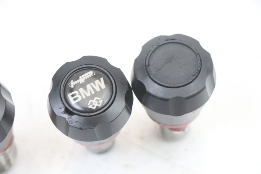 photo de CACHE ROUE BMW S RR ABS S1000RR 1000 (2015 - 2018) - Points de fixation