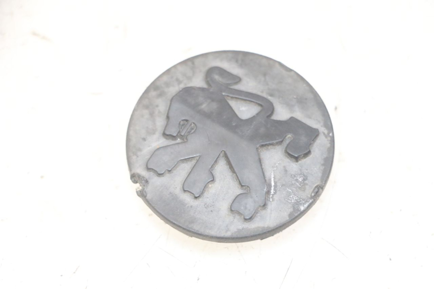 photo de CACHE ROUE PEUGEOT JET FORCE CARBU 50 (2003 - 2016) - Vue principale