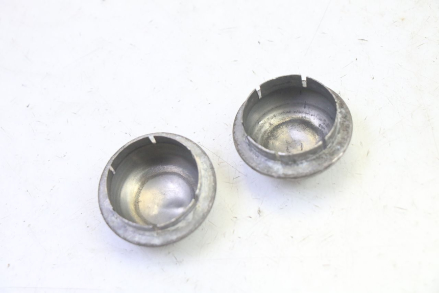 photo de CACHE ROUE PIAGGIO MP3 125 (2006 - 2014) - Gros plan technique