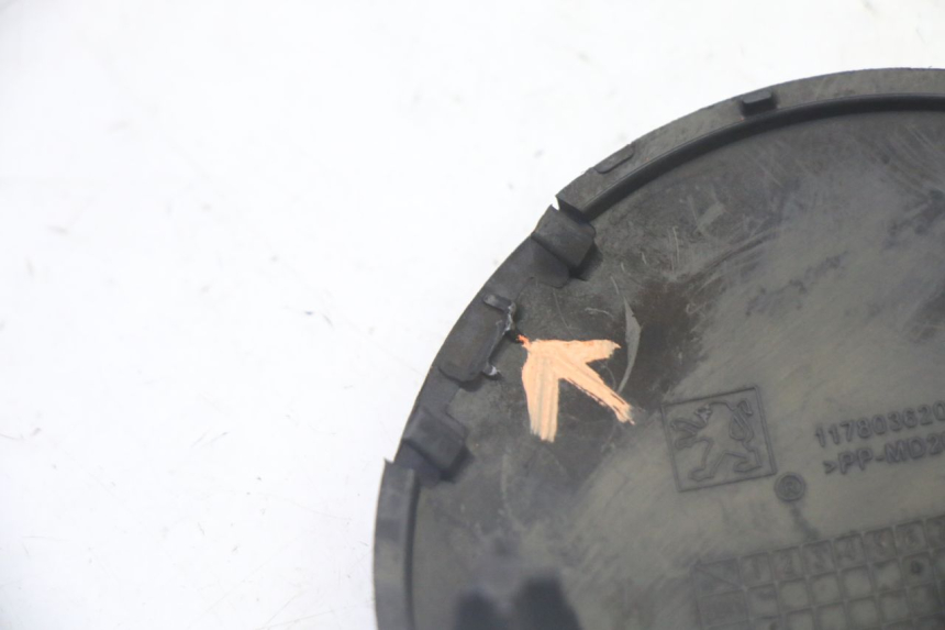 photo de CACHE ROUE PEUGEOT SATELIS 125 (2013 - 2018) - Autre angle de vue