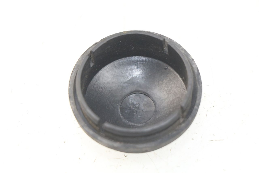 photo de CACHE ROUE APRILIA SR 2T 50 (2012 - 2017) - Détail de la pièce