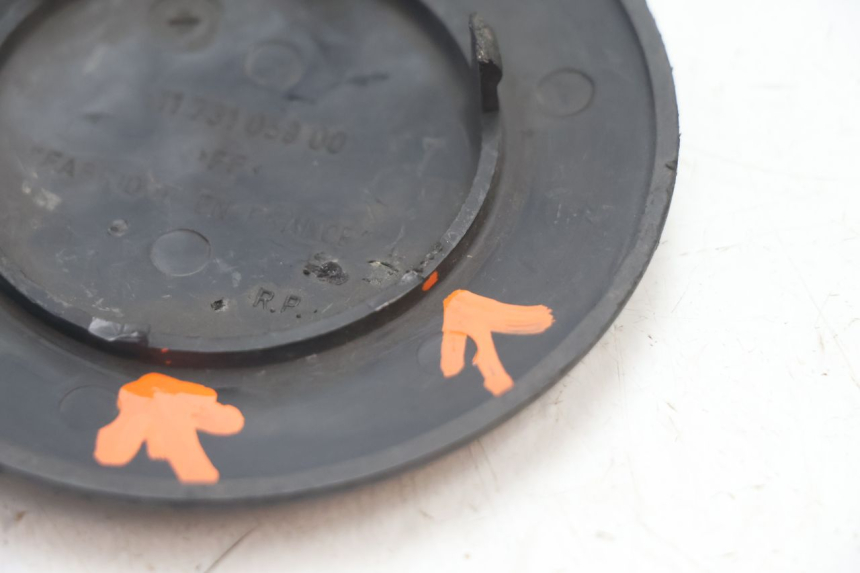 photo de CACHE ROUE PEUGEOT TREKKER TKR 50 (2005 - 2014) - Gros plan technique