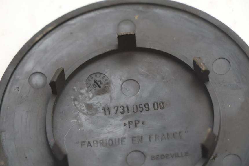 photo de CACHE ROUE PEUGEOT TREKKER 50 (1995 - 2004) - Gros plan technique