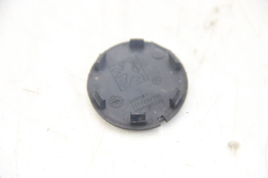 photo de CACHE ROUE PEUGEOT VIVACITY NEW 4T 50 (2008 - 2017) - Détail de la pièce