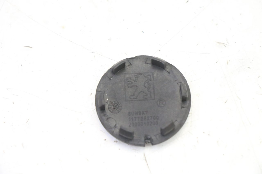 photo de CACHE ROUE PEUGEOT VIVACITY NEW 4T 50 (2008 - 2017) - Zoom état d’usage
