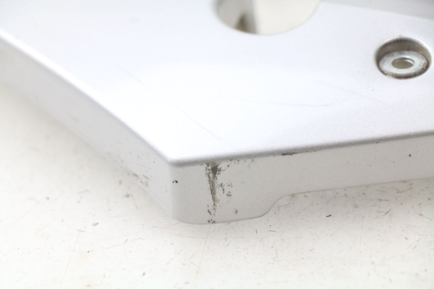 photo de CACHE SOUS SELLE HYOSUNG AQUILA GV 125 (2009 - 2016) - Gros plan technique