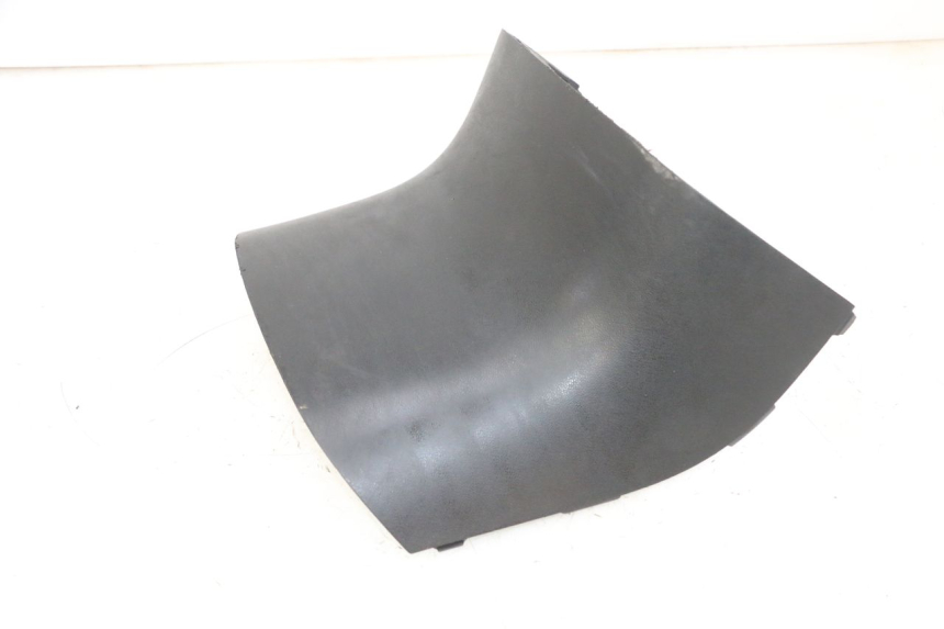 photo de CACHE SOUS SELLE SUZUKI BURGMAN 650 (2013 - 2020) - Gros plan technique