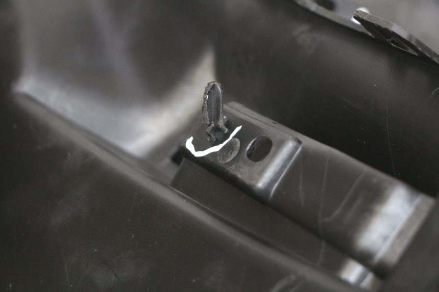 photo de CACHE SOUS SELLE PEUGEOT CITYSTAR 125 (2011 - 2017) - Zoom état d’usage