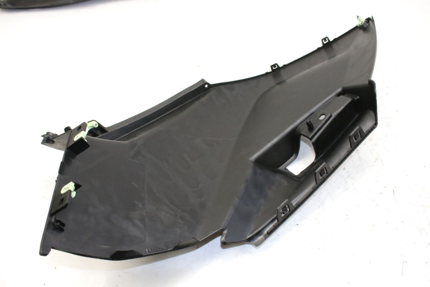 photo de CACHE SOUS SELLE PEUGEOT CITYSTAR 50 (2013 - 2017) - Points de fixation