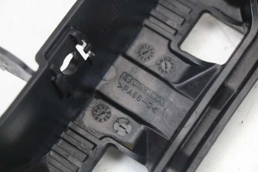 photo de CACHE SOUS SELLE HONDA CRF R 250 (2020 - 2021) - Points de fixation