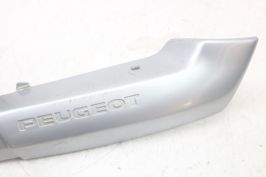 photo de CACHE SOUS SELLE DROIT PEUGEOT 103 VOGUE VS2 50 (2004 - 2017) - Zoom état d’usage