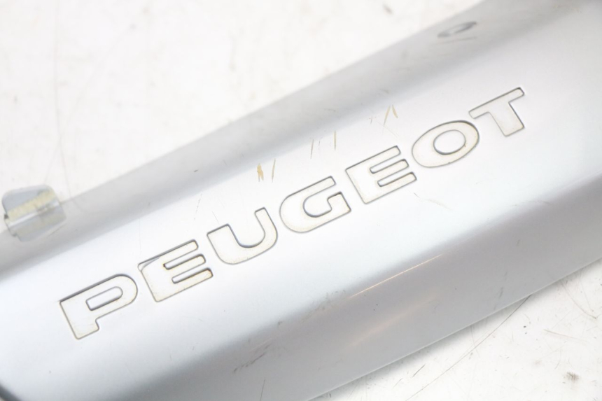 photo de CACHE SOUS SELLE DROIT PEUGEOT 103 VOGUE VS2 50 (2004 - 2017) - Autre angle de vue