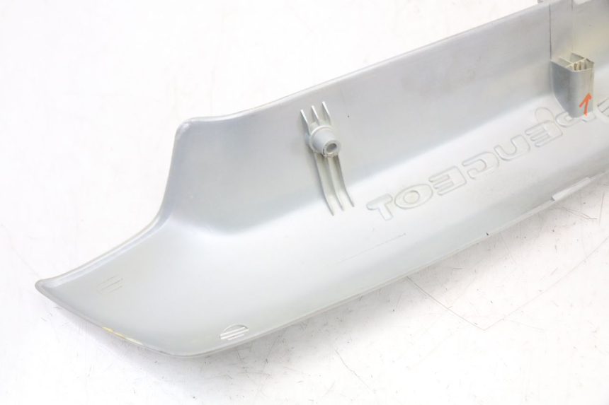 photo de CACHE SOUS SELLE DROIT PEUGEOT 103 VOGUE VS2 50 (2004 - 2017) - État de surface