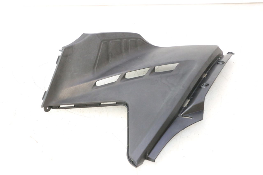 photo de CACHE SOUS SELLE DROIT KYMCO AGILITY CITY 16P 125 (2015 - 2024) - Gros plan technique