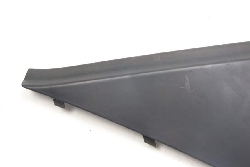 photo de CACHE SOUS SELLE DROIT APRILIA ATLANTIC 500 (2002 - 2003) - Zoom état d’usage