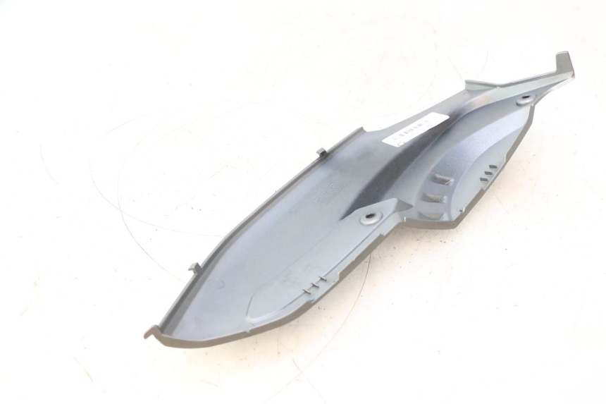 photo de CACHE SOUS SELLE DROIT BMW C SPORT 650 (2015 - 2021) - Gros plan technique