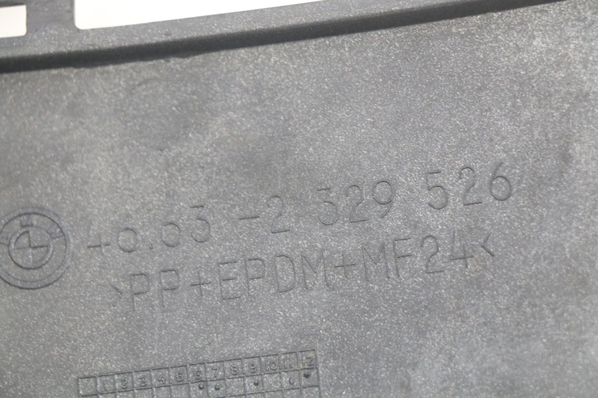 photo de CACHE SOUS SELLE DROIT BMW C1 125 (2000 - 2003) - Détail de la pièce