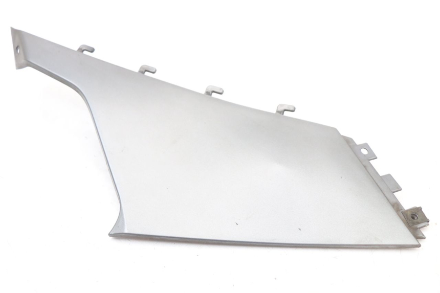 photo de CACHE SOUS SELLE DROIT BMW C1 125 (2000 - 2003) - Détail de la pièce