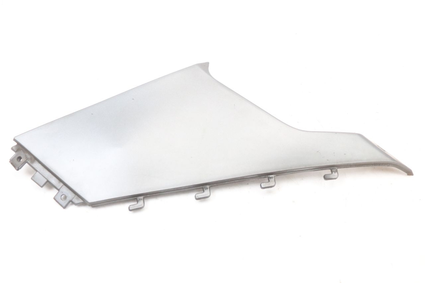 photo de CACHE SOUS SELLE DROIT BMW C1 125 (2000 - 2003) - Zoom état d’usage