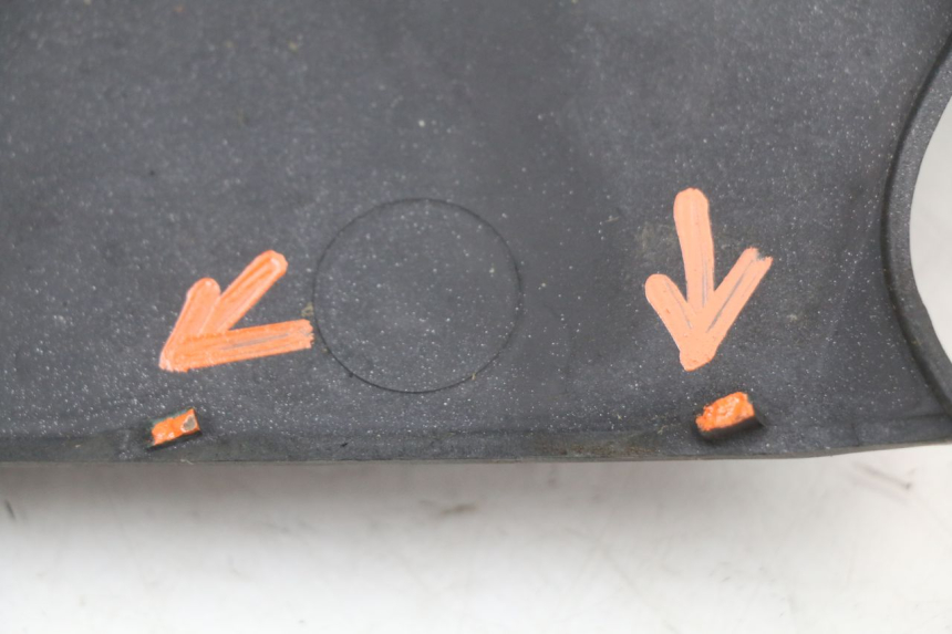 photo de CACHE SOUS SELLE DROIT BMW C1 125 (2000 - 2003) - Points de fixation