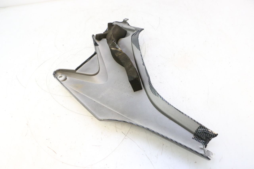 photo de CACHE SOUS SELLE DROIT HONDA CB F HORNET 600 (2005 - 2006) - Gros plan technique