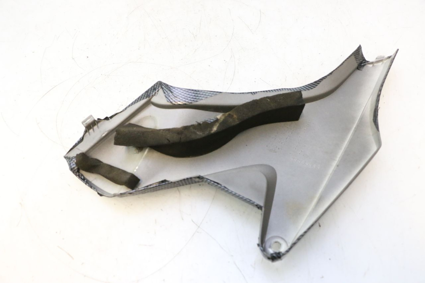 photo de CACHE SOUS SELLE DROIT HONDA CB F HORNET 600 (2005 - 2006) - Vue d’ensemble