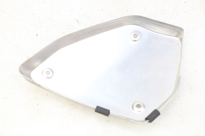 photo de CACHE SOUS SELLE DROIT HONDA CB R 1000 (2018 - 2023) - Zoom état d’usage