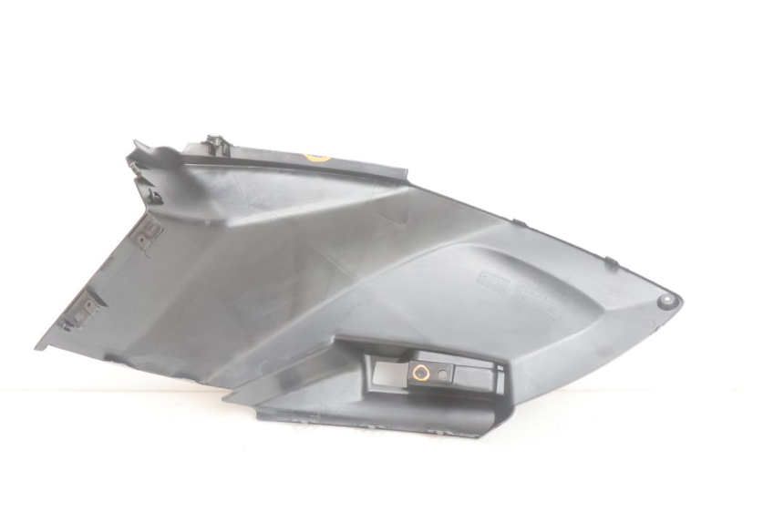 photo de CACHE SOUS SELLE DROIT PEUGEOT CITYSTAR 2T 50 (2018 - 2021) - Gros plan technique