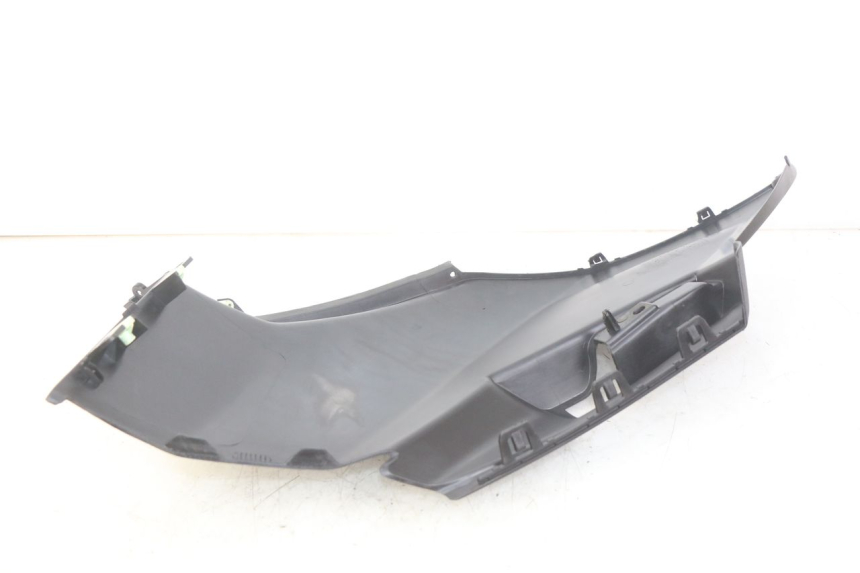 photo de CACHE SOUS SELLE DROIT PEUGEOT CITYSTAR AIR 125 (2014 - 2017) - Zoom état d’usage