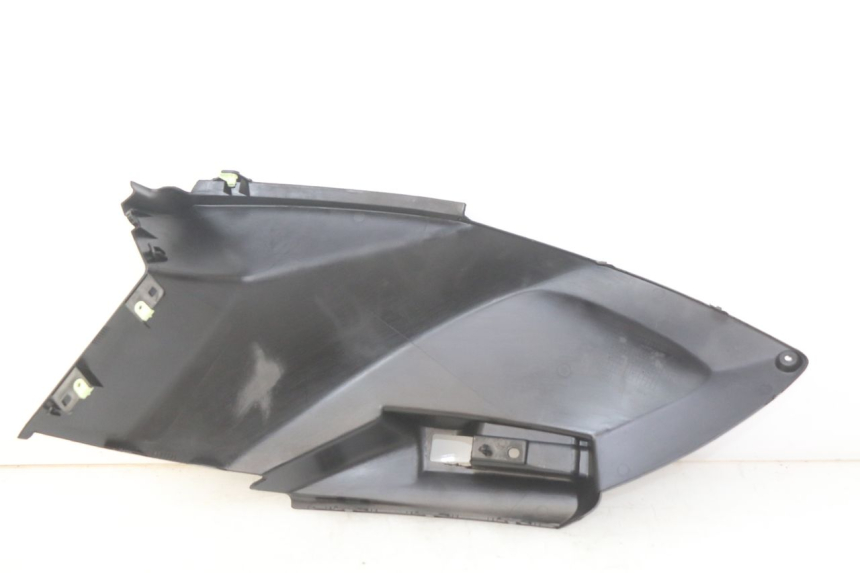 photo de CACHE SOUS SELLE DROIT PEUGEOT CITYSTAR AIR 125 (2014 - 2017) - Gros plan technique