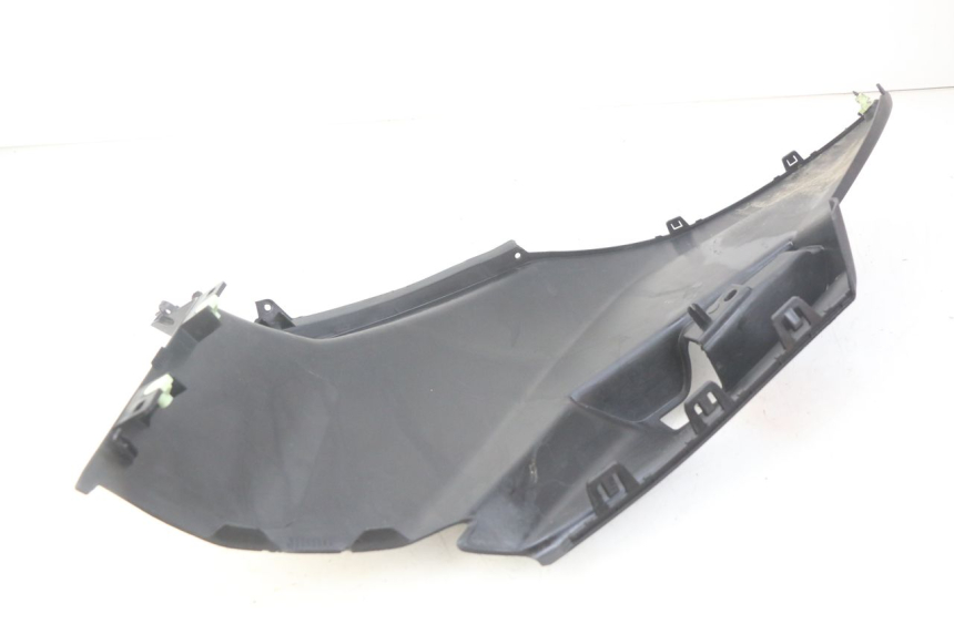 photo de CACHE SOUS SELLE DROIT PEUGEOT CITYSTAR 125 (2011 - 2017) - Zoom état d’usage