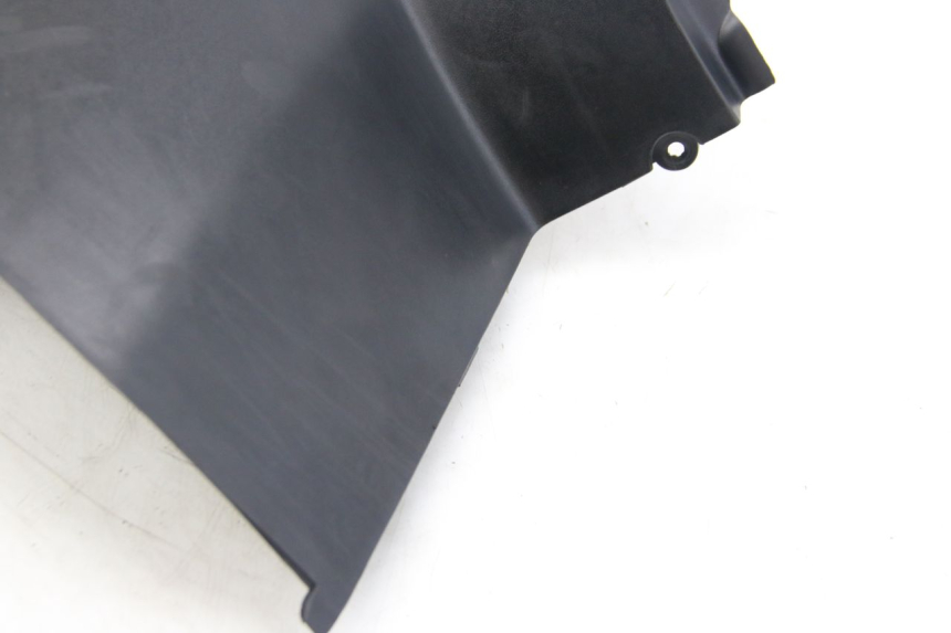 photo de CACHE SOUS SELLE DROIT PEUGEOT CITYSTAR 125 (2011 - 2017) - Détail de la pièce