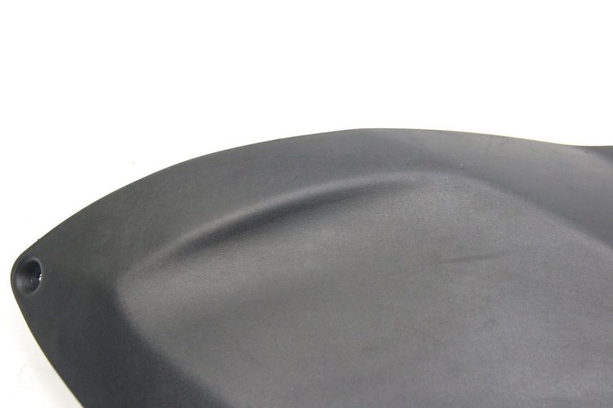 photo de CACHE SOUS SELLE DROIT PEUGEOT CITYSTAR 125 (2011 - 2017) - Vue d’ensemble